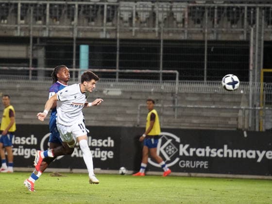 02.10.2026, xwppx, Fussball Regionalliga Suedwest, SV Sandhausen - 1.FC Kaiserslautern II v.l. 1:0 durch Mert Tasdelen (SV Sandhausen) wurde nicht gegeben - Abseits Sandhausen