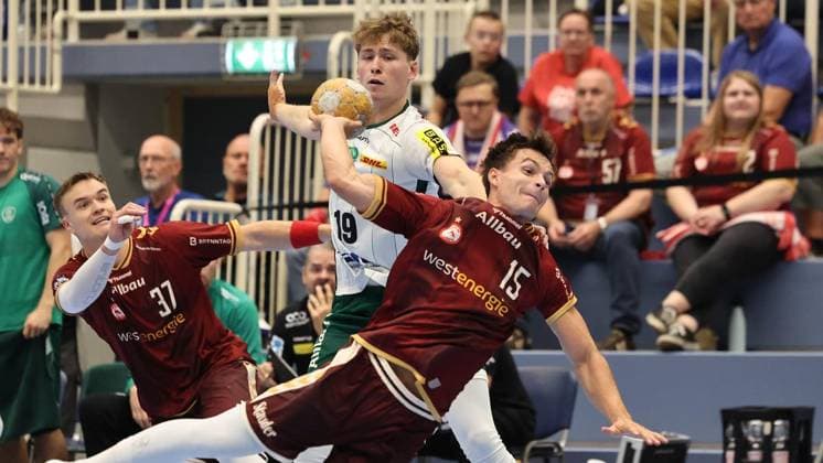 Handball - 2. Bundesliga Tusem Essen gegen SC DHfK Leipzig ** NUR FÜR REDAKTIONELLE ZWECKE ** EDITORIAL USE ONLY **<p>Nils Homscheid (Tusem Essen) wirft den Ball beim Spiel der 2. Handball-Bundesliga zwischen Tusem Essen und SC DHfK Leipzig am 02. Oktober 2026 in der Sporthalle Am Hallo in Essen. Deutschland Nordrhein-Westfalen Essen Copyright: ChristofxKöpsel