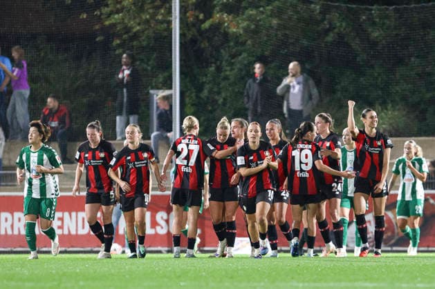 Cornelia Kramer (Bayer 04 Leverkusen) Torjubel,jubelt mit ihrer Mannschaft nach dem Treffer zum 2:2 waehrend des Spiels der Frauen Bundesliga zwischen Bayer 04 Leverkusen und SV Werder Bremen, Ulrich-Haberland-Stadion am 02. October 2026 in Leverkusen, Deutschland. (Foto von Oliver Kaelke DeFodi Images) +++ Cornelia Kramer (Bayer 04 Leverkusen) celebrates after scoring her team s second goal with teammates during the Bundesliga match between Bayer 04 Leverkusen and SV Werder Bremen at Ulrich-Haberland-Stadion on October 2, 2026 in Leverkusen, Germany. (Photo by Oliver Kaelke DeFodi Images) DFB DFL REGULATIONS PROHIBIT ANY USE OF PHOTOGRAPHS AS IMAGE SEQUENCES AND OR QUASI-VIDEO. (Photo by Oliver Kaelke DeFodi Images) -