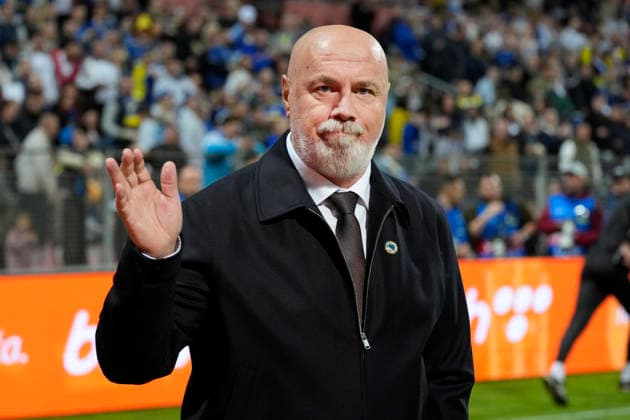 ZENICA, BOSNIEN-HERCEGOVINA 20261002 Bosniens förbundskapten Sergej Barbarez inför fredagens fotbollsmatch i Nations League mellan Bosnien-Hercegovina och Sverige pa Bilino Polje-stadion i Zenica.