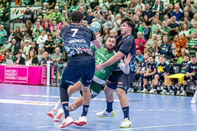 OPEL Handball Bundesliga; HSG Wetzlar - Rhein-Neckar-Löwen, 02.10.26 Nikolaj Laesoe (HSG Wetzlar, 32), Aron Seesing (Rhein-Neckar Löwen, 21), Robert Timmermeister (Rhein-Neckar Löwen, 7) OPEL Handball Bundesliga; HSG Wetzlar - Rhein-Neckar-Löwen: Wetzlar, 02.10.26 Copyright: xBEAUTIFULxSPORTS Roeczeyx