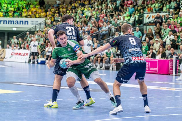 OPEL Handball Bundesliga; HSG Wetzlar - Rhein-Neckar-Löwen, 02.10.26 Josip Simic (HSG Wetzlar, 10), Aron Seesing (Rhein-Neckar Löwen, 21), Tim Nothdurft (Rhein-Neckar Löwen, 8) OPEL Handball Bundesliga; HSG Wetzlar - Rhein-Neckar-Löwen: Wetzlar, 02.10.26 Copyright: xBEAUTIFULxSPORTS Roeczeyx
