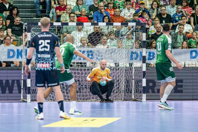 OPEL Handball Bundesliga; HSG Wetzlar - Rhein-Neckar-Löwen, 02.10.26 Bart Ravensbergen (HSG Wetzlar, 1) OPEL Handball Bundesliga; HSG Wetzlar - Rhein-Neckar-Löwen: Wetzlar, 02.10.26 Copyright: xBEAUTIFULxSPORTS Roeczeyx
