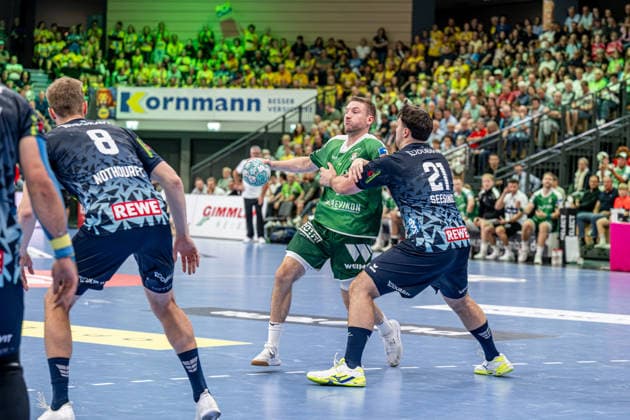 OPEL Handball Bundesliga; HSG Wetzlar - Rhein-Neckar-Löwen, 02.10.26 Dominik Mappes (HSG Wetzlar, 7), Aron Seesing (Rhein-Neckar Löwen, 21), Tim Nothdurft (Rhein-Neckar Löwen, 8) OPEL Handball Bundesliga; HSG Wetzlar - Rhein-Neckar-Löwen: Wetzlar, 02.10.26 Copyright: xBEAUTIFULxSPORTS Roeczeyx