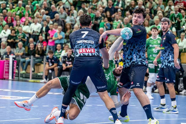 OPEL Handball Bundesliga; HSG Wetzlar - Rhein-Neckar-Löwen, 02.10.26 Nikolaj Laesoe (HSG Wetzlar, 32), Aron Seesing (Rhein-Neckar Löwen, 21), Robert Timmermeister (Rhein-Neckar Löwen, 7) OPEL Handball Bundesliga; HSG Wetzlar - Rhein-Neckar-Löwen: Wetzlar, 02.10.26 Copyright: xBEAUTIFULxSPORTS Roeczeyx
