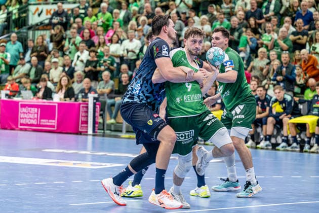 OPEL Handball Bundesliga; HSG Wetzlar - Rhein-Neckar-Löwen, 02.10.26 Niklas Theiß (HSG Wetzlar, 9), Tim Nothdurft (Rhein-Neckar Löwen, 8), Josip Simic (HSG Wetzlar, 10) OPEL Handball Bundesliga; HSG Wetzlar - Rhein-Neckar-Löwen: Wetzlar, 02.10.26 Copyright: xBEAUTIFULxSPORTS Roeczeyx