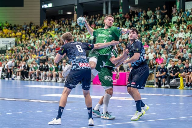 OPEL Handball Bundesliga; HSG Wetzlar - Rhein-Neckar-Löwen, 02.10.26 Dominik Mappes (HSG Wetzlar, 7), Tim Nothdurft (Rhein-Neckar Löwen, 8), Aron Seesing (Rhein-Neckar Löwen, 21) OPEL Handball Bundesliga; HSG Wetzlar - Rhein-Neckar-Löwen: Wetzlar, 02.10.26 Copyright: xBEAUTIFULxSPORTS Roeczeyx