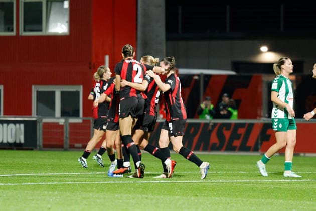 Fußball I Frauen I Saison 2026-2027 I Bundesliga I Bayer 04 Leverkusen - Werder Bremen I 02.10.2026 Bayer 04 Leverkusen jubelt nach dem Ausgleichstreffer zum 2:2 Leverkusen Ulrich-Haberland-Stadion Nordrhein-Westfalen Deutschland Copyright: xLobeca CedricxSiefkerx