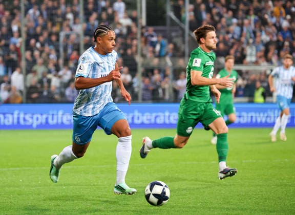 02.10.2026, Deutschland, Stuttgart, Fussball, Regionalliga Südwest, SV Stuttgarter Kickers vs. Kickers Offenbach, David Udogu (Kickers)
