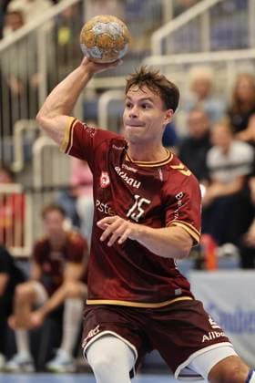 Handball - 2. Bundesliga Tusem Essen gegen SC DHfK Leipzig ** NUR FÜR REDAKTIONELLE ZWECKE ** EDITORIAL USE ONLY **<p>Nils Homscheid (Tusem Essen) passt den Ball beim Spiel der 2. Handball-Bundesliga zwischen Tusem Essen und SC DHfK Leipzig am 02. Oktober 2026 in der Sporthalle Am Hallo in Essen. Deutschland Nordrhein-Westfalen Essen Copyright: ChristofxKöpsel