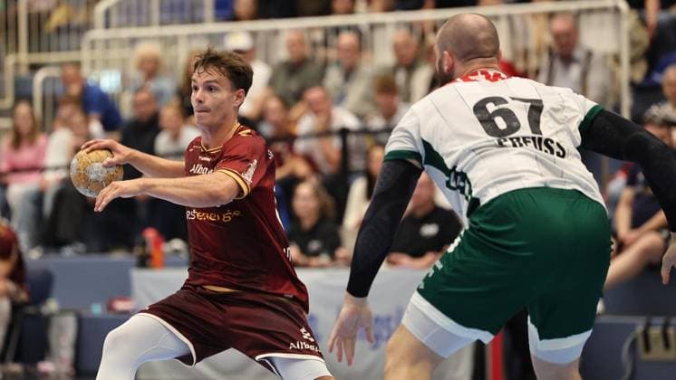 Handball - 2. Bundesliga Tusem Essen gegen SC DHfK Leipzig ** NUR FÜR REDAKTIONELLE ZWECKE ** EDITORIAL USE ONLY **<p>Nils Homscheid (Tusem Essen) passt den Ball beim Spiel der 2. Handball-Bundesliga zwischen Tusem Essen und SC DHfK Leipzig am 02. Oktober 2026 in der Sporthalle Am Hallo in Essen. Deutschland Nordrhein-Westfalen Essen Copyright: ChristofxKöpsel