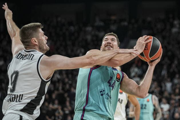 Besiktas v Barcelona - EuroLeague ISTANBUL, TURKIYE - OCTOBER 2: Conor Morgan (L) of Besiktas competes with Joel Parra (R) of Barcelona during the 2026 2027 EuroLeague Round 3 basketball match between Besiktas and Barcelona at Turkcell Basketball Development Center in Istanbul, Turkiye on October 2, 2026. Arife Karakum Anadolu Istanbul Turkey. Editorial use only. Please get in touch for any other usage.  Copyright: x2026xAnadoluxArifexKarakumx