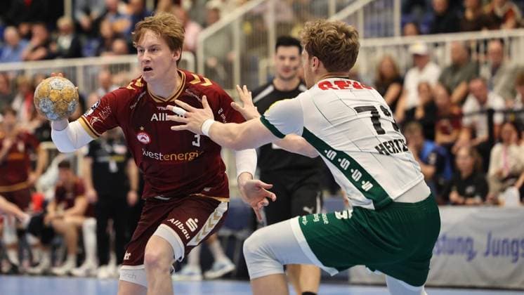 Handball - 2. Bundesliga Tusem Essen gegen SC DHfK Leipzig ** NUR FÜR REDAKTIONELLE ZWECKE ** EDITORIAL USE ONLY **<p>Tim Hertzfeld (SC DHfK Leipzig) (R) verteidigt gegen es03 (Tusem Essen) beim Spiel der 2. Handball-Bundesliga zwischen Tusem Essen und SC DHfK Leipzig am 02. Oktober 2026 in der Sporthalle Am Hallo in Essen. Deutschland Nordrhein-Westfalen Essen Copyright: ChristofxKöpsel