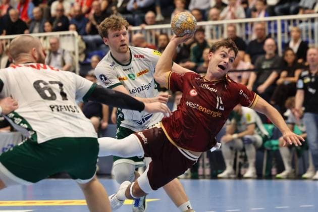 Handball - 2. Bundesliga Tusem Essen gegen SC DHfK Leipzig ** NUR FÜR REDAKTIONELLE ZWECKE ** EDITORIAL USE ONLY **<p>Nils Homscheid (Tusem Essen) erzeilt ein Tor beim Spiel der 2. Handball-Bundesliga zwischen Tusem Essen und SC DHfK Leipzig am 02. Oktober 2026 in der Sporthalle Am Hallo in Essen. Deutschland Nordrhein-Westfalen Essen Copyright: ChristofxKöpsel