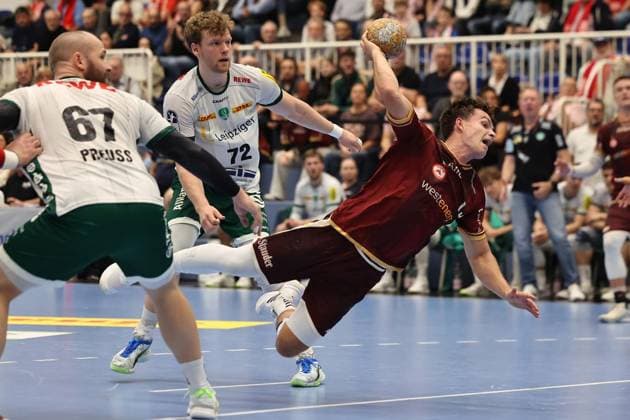 Handball - 2. Bundesliga Tusem Essen gegen SC DHfK Leipzig ** NUR FÜR REDAKTIONELLE ZWECKE ** EDITORIAL USE ONLY **<p>Nils Homscheid (Tusem Essen) erzeilt ein Tor beim Spiel der 2. Handball-Bundesliga zwischen Tusem Essen und SC DHfK Leipzig am 02. Oktober 2026 in der Sporthalle Am Hallo in Essen. Deutschland Nordrhein-Westfalen Essen Copyright: ChristofxKöpsel
