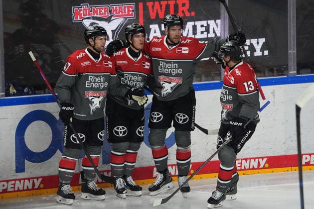 Köln, DEL, Saison 2026 2027, Kölner Haie vs EHC Red Bull München , 02.10.2026. Lanxessarena Köln, Kölner Haie, jubeln