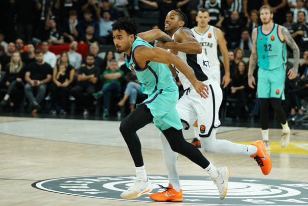 October 2, 2026, Zeytinburnu, Istanbul, Turkey: JUSTIN MINAYA (L) of Barcelona in action against ANTHONY BROWN (R) of Besiktas during the EuroLeague Basketball match between Besiktas vs Barcelona in Istanbul, Turkey on October 2,Ã‚ 2026. Zeytinburnu Turkey - ZUMAu194 20261002_zip_u194_008 Copyright: xTolgaxUluturkx
