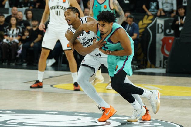 October 2, 2026, Zeytinburnu, Istanbul, Turkey: JUSTIN MINAYA (R) of Barcelona in action against ANTHONY BROWN (L) of Besiktas during the EuroLeague Basketball match between Besiktas vs Barcelona in Istanbul, Turkey on October 2,Ã‚ 2026. Zeytinburnu Turkey - ZUMAu194 20261002_zip_u194_009 Copyright: xTolgaxUluturkx