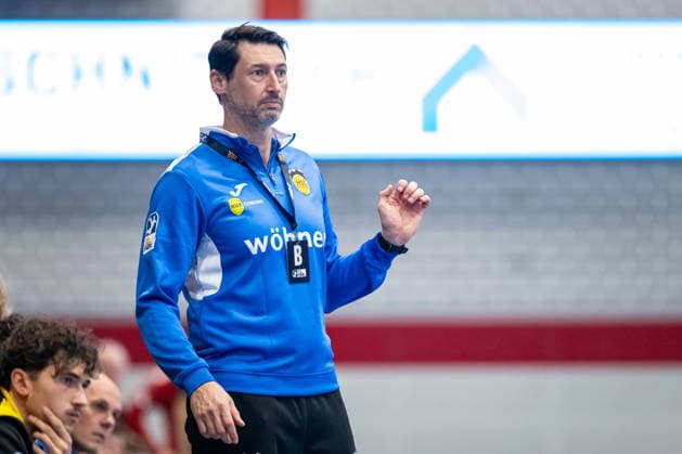 Anel Mahmutefendic (HSC 2000 Coburg, Trainer) reagiert GER, TuS N-Luebbecke vs. HSC 2000 Coburg, Handball, 2. Bundesliga, 6. Spieltag, Spielzeit 2026 2027, 02.10.2026 GER, TuS N-Luebbecke vs. HSC 2000 Coburg, Handball, 2. Bundesliga, 6. Spieltag, Spielzeit 2026 2027, 02.10.2026 Luebbecke Copyright: xEibner-Pressefoto JanxRollingerx EP_JSK