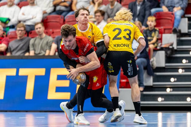 (L-R) Finn Wullenweber (TuS N-Luebbecke, 20), Sven Wesseling (HSC 2000 Coburg, 24), Jannes Krone (HSC 2000 Coburg, 23) GER, TuS N-Luebbecke vs. HSC 2000 Coburg, Handball, 2. Bundesliga, 6. Spieltag, Spielzeit 2026 2027, 02.10.2026 GER, TuS N-Luebbecke vs. HSC 2000 Coburg, Handball, 2. Bundesliga, 6. Spieltag, Spielzeit 2026 2027, 02.10.2026 Luebbecke Copyright: xEibner-Pressefoto JanxRollingerx EP_JSK