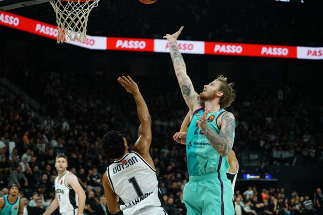 October 2, 2026, Zeytinburnu, Istanbul, Turkey: OLEK BALCEROWSKI (R) of Barcelona in action against DEVON DOTSON (L) of Besiktas during the EuroLeague Basketball match between Besiktas vs Barcelona in Istanbul, Turkey on October 2,Ã‚ 2026. EuroLeague Basketball - Besiktas VsÃ‚ Barcelona  - ZUMAu194 20261002_zip_u194_010 Copyright: xTolgaxUluturkx