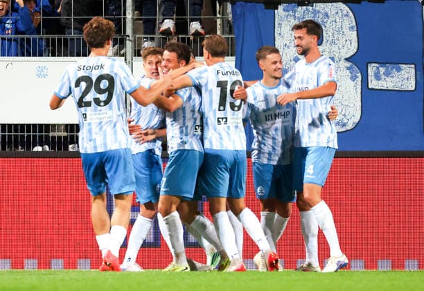 02.10.2026, Deutschland, Stuttgart, Fussball, Regionalliga Südwest, SV Stuttgarter Kickers vs. Kickers Offenbach, Jubel nach dem 1:0 Tor, Torschütze Yannick Glessing (Kickers)