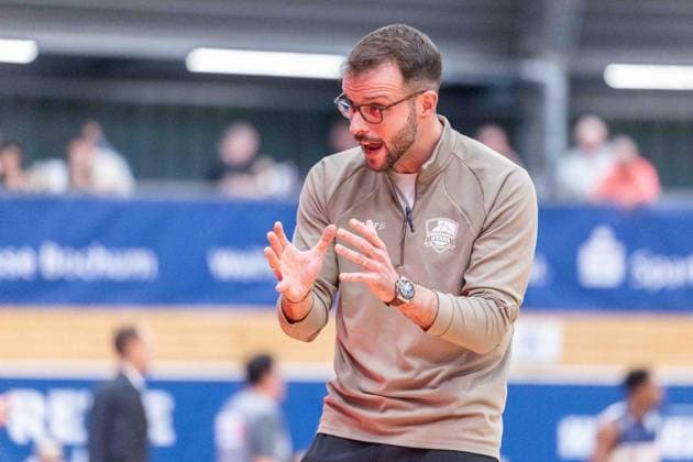 VfL Sparkassenstars Bochum - Eisbären Bremerhaven ** NUR FÜR REDAKTIONELLE ZWECKE ** EDITORIAL USE ONLY **<p>Alvaro Paredes ( Trainer Bochum ). Basketball Barmer 2. Basketball Bundesliga VfL Sparkassenstars Bochum - Eisbären Bremerhaven am 02.10.2026 in Bochum. Bochum Copyright: JonasxRichter