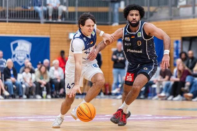 VfL Sparkassenstars Bochum - Eisbären Bremerhaven ** NUR FÜR REDAKTIONELLE ZWECKE ** EDITORIAL USE ONLY **<p>Conrad Klotz ( Bochum ), links - Treese Blunt ( Bremerhaven ), rechts. Basketball Barmer 2. Basketball Bundesliga VfL Sparkassenstars Bochum - Eisbären Bremerhaven am 02.10.2026 in Bochum. Bochum Copyright: JonasxRichter