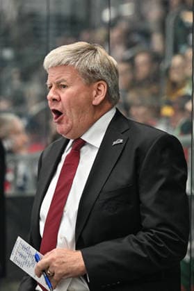 Penny DEL; Augsburger Panther - Grizzlys Wolfsburg, 02.10.2026 AUGSBURG, GERMANY; 02. OCTOBER: im Bild Bill PETERS Headcoach Augsburger Panther Einzelfoto Freisteller während dem Match der Penny DEL zwischen den Augsburger Panthern und den Grizzlys Wolfsburg am 5. Spieltag im Curt Frenzel Stadion Copyright: xBEAUTIFULxSPORTS Goldbergx