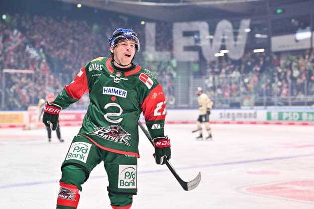 Penny DEL; Augsburger Panther - Grizzlys Wolfsburg, 02.10.2026 AUGSBURG, GERMANY; 02. OCTOBER: Jubel der Panther nach dem Treffer zum 2-1 durch Kyle MAYHEW (Augsburger Panther 27) Tor Torschuetze Freude Happy während dem Match der Penny DEL zwischen den Augsburger Panthern und den Grizzlys Wolfsburg am 5. Spieltag im Curt Frenzel Stadion Copyright: xBEAUTIFULxSPORTS Goldbergx