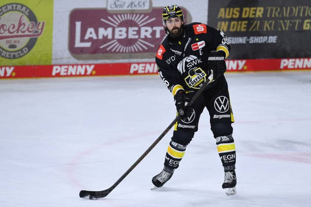 Eishockey Penny DEL 5. Spieltag Krefeld Pinguine - ERC Ingolstadt am 02.10.2026 in der Yayla Arena in Krefeld Davis Vandane ( Krefeld ) Gemäß den Vorgaben der DEL Deutsche Eishockey Liga ist die Publikation und Weiterverwertung der Aufnahmen in elektronischen Medien und Endgeräten aller Art während des laufenden Spiels nicht zulässig.