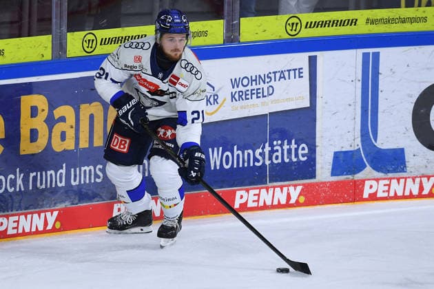 Eishockey Penny DEL 5. Spieltag Krefeld Pinguine - ERC Ingolstadt am 02.10.2026 in der Yayla Arena in Krefeld Nicolas Appendino ( Ingolstadt ) Gemäß den Vorgaben der DEL Deutsche Eishockey Liga ist die Publikation und Weiterverwertung der Aufnahmen in elektronischen Medien und Endgeräten aller Art während des laufenden Spiels nicht zulässig.