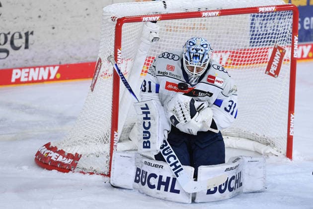 Eishockey Penny DEL 5. Spieltag Krefeld Pinguine - ERC Ingolstadt am 02.10.2026 in der Yayla Arena in Krefeld Devin Williams ( Ingolstadt ) Gemäß den Vorgaben der DEL Deutsche Eishockey Liga ist die Publikation und Weiterverwertung der Aufnahmen in elektronischen Medien und Endgeräten aller Art während des laufenden Spiels nicht zulässig.
