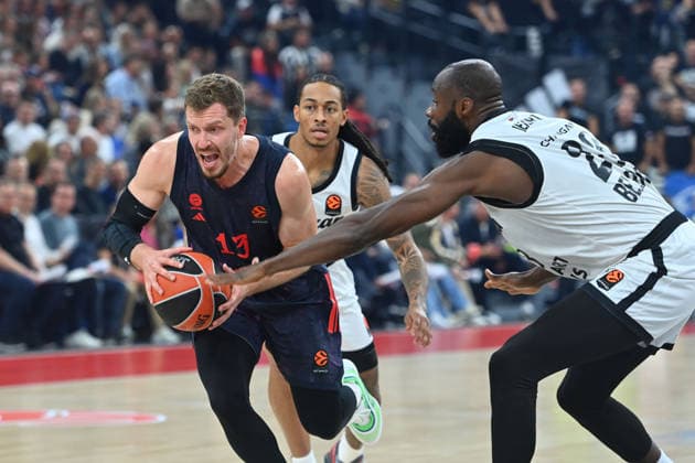 Andreas OBST (FCB). Aktion,Zweikampf gegen Tonye Frank Jekiri (Belgrad), Basketball Euro League,Saison 2026 2027, FC Bayern Muenchen - Partizan Belgrad am 02.10.2026 , S A P G A R D EN