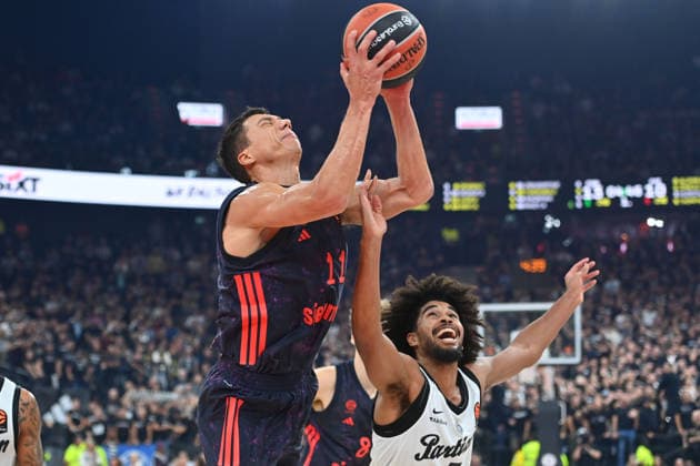 VLADIMIR LUCIC (FCB), Aktion,Zweikampf gegen Carlik Jones (Belgrad) Basketball Euro League,Saison 2026 2027, FC Bayern Muenchen - Partizan Belgrad am 02.10.2026 , S A P G A R D EN