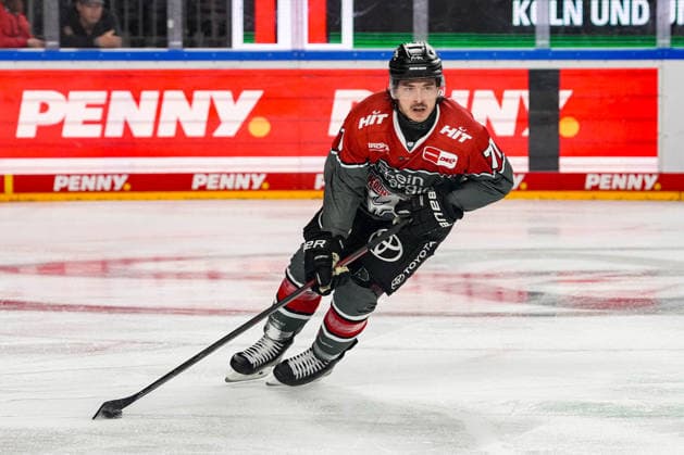 Eishockey Penny-DEL 5.Spieltag Kölner Haie - EHC Red Bull München am 02.10.2026 in der Lanxess Arena in Köln Daniel Fischbuch ( Köln ) Gemäß den Vorgaben der DEL Deutsche Eishockey Liga ist die Publikation und Weiterverwertung der Aufnahmen in elektronischen Medien und Endgeräten aller Art während des laufenden Spiels nicht zulässig.