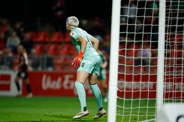 Fußball I Frauen I Saison 2026-2027 I Bundesliga I Bayer 04 Leverkusen - Werder Bremen I 02.10.2026 Vanessa Fischer (1, Werder Bremen) Aktion Torwart Leverkusen Ulrich-Haberland-Stadion Nordrhein-Westfalen Deutschland Copyright: xLobeca CedricxSiefkerx