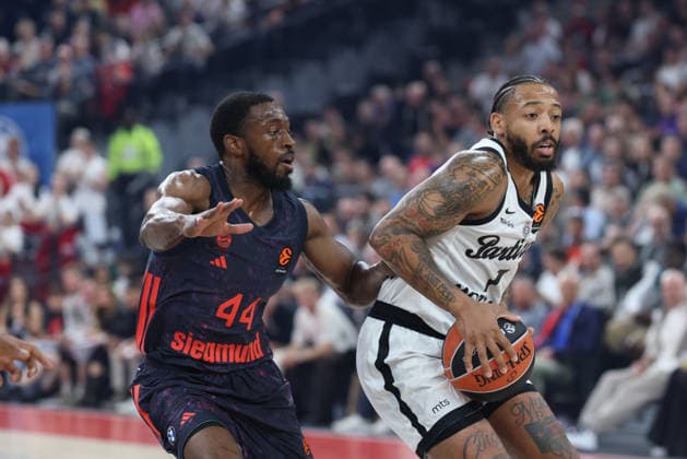 Carlik Jones (Partizan Belgrad, 01) mit Kamar Baldwin (FC Bayern Basketball, 44), GER, FC Bayern Basketball vs. Partizan Mozzart Bet Belgrad, Basketball, Euroleague, 3. Spieltag, Saison 2026 2027, 02.10.2026, GER, FC Bayern Basketball vs. Partizan Mozzart Bet Belgrad, Basketball, Euroleague, 3. Spieltag, Saison 2026 2027, 02.10.2026 Muenchen Copyright: xEibner-Pressefoto JennixMaulx EP_JML