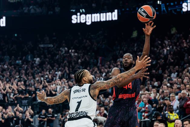 MUNICH, GERMANY - OCTOBER 02: Kamar Baldwin (FC Bayern Muenchen, 44) shooting the ball over Carlik Jones (Partizan Mozzart Bet Belgrade, 1) during the Turkish Airlines EuroLeague match between FC Bayern Muenchen vs. Partizan Mozzart Bet Belgrade at SAP Garden on round 3 of Turkish Airlines EuroLeague on October 02, 2026 in Munich, Germany. Bavaria Germany Copyright: xSteffiexWunderlx
