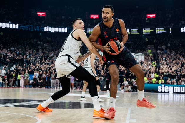 MUNICH, GERMANY - OCTOBER 02: Johannes JT Thiemann (FC Bayern Muenchen, 32) controls the ball against Nikola Tanaskovic (Partizan Mozzart Bet Belgrade, 10) during the Turkish Airlines EuroLeague match between FC Bayern Muenchen vs. Partizan Mozzart Bet Belgrade at SAP Garden on round 3 of Turkish Airlines EuroLeague on October 02, 2026 in Munich, Germany. Bavaria Germany Copyright: xSteffiexWunderlx