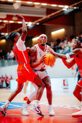 BB-2BL SBB Boerde Baskets - Giessen 46ers Kyndahl Hill (SBB Boerde Baskets) waehrend der Saison 2026-2027 in der 2. Barmer Basketball Bundesliga Pro A am 2. Spieltag SBB Baskets und Giessen 46ers in der Wolfgang-Lakenmacher-Halle am 2. October 2026 in Magdeburg, Sachsen Anhalt, Deutschland