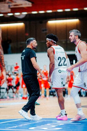 BB-2BL SBB Boerde Baskets - Giessen 46ers Achmadschah Zazai (SBB Boerde Baskets) und Kenneth Andrew Cooper (SBB Boerde Baskets) waehrend der Saison 2026-2027 in der 2. Barmer Basketball Bundesliga Pro A am 2. Spieltag SBB Baskets und Giessen 46ers in der Wolfgang-Lakenmacher-Halle am 2. October 2026 in Magdeburg, Sachsen Anhalt, Deutschland