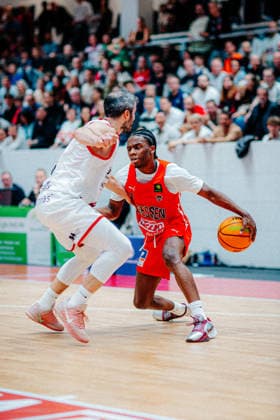 BB-2BL SBB Boerde Baskets - Giessen 46ers Nigel Scantlebury (GIESSEN 46ers) im Duell mit Martin Bogdanov (SBB Boerde Baskets) waehrend der Saison 2026-2027 in der 2. Barmer Basketball Bundesliga Pro A am 2. Spieltag SBB Baskets und Giessen 46ers in der Wolfgang-Lakenmacher-Halle am 2. October 2026 in Magdeburg, Sachsen Anhalt, Deutschland