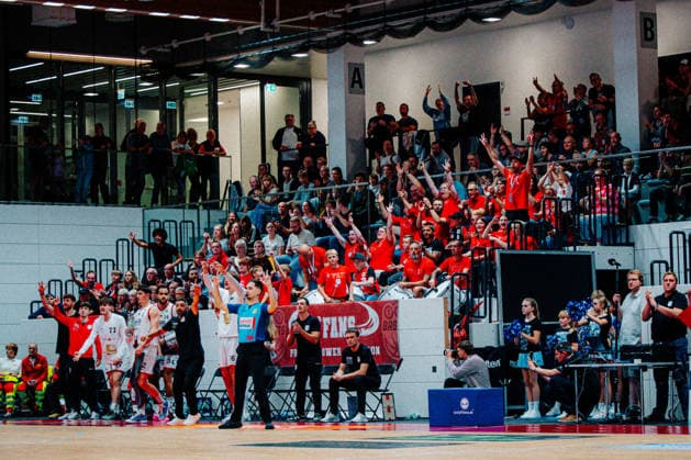 BB-2BL SBB Boerde Baskets - Giessen 46ers Jubel bei den SBB Baskets waehrend der Saison 2026-2027 in der 2. Barmer Basketball Bundesliga Pro A am 2. Spieltag SBB Baskets und Giessen 46ers in der Wolfgang-Lakenmacher-Halle am 2. October 2026 in Magdeburg, Sachsen Anhalt, Deutschland