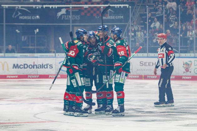 Team (Augsburger Panther), Hortum 1 : 0 beim Spiel zwischen Augsburger Panther v Grizzlys Wolfsburg, Eishockey, Herren, DEL, 2026 2027, 5.Spieltag am 02.10.2026 in Augsburg, Curt-Frenzel-Stadion. Bayern Deutschland