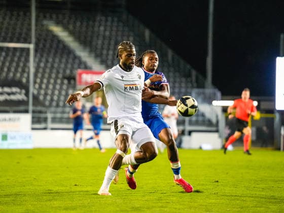 02.10.2026, xwppx, Fussball Regionalliga Suedwest, SV Sandhausen - 1.FC Kaiserslautern II v.l. Kwabe Schulz (SV Sandhausen), Chernoh Bah (1. FC Kaiserslautern II)