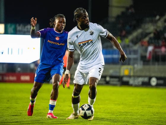 02.10.2026, xwppx, Fussball Regionalliga Suedwest, SV Sandhausen - 1.FC Kaiserslautern II v.l. Kwabe Schulz (SV Sandhausen), Chernoh Bah (1. FC Kaiserslautern II)
