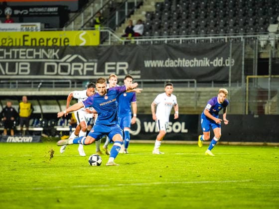 02.10.2026, xwppx, Fussball Regionalliga Suedwest, SV Sandhausen - 1.FC Kaiserslautern II v.l. Oleg Skakun (1. FC Kaiserslautern II) vergibt Elfmeter