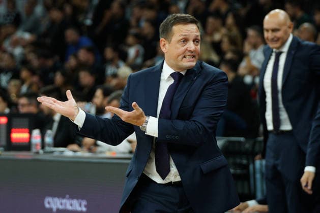 October 2, 2026, Zeytinburnu, Istanbul, Turkey: Barcelona s head coach Aleksander Sekulic reacts during during the EuroLeague Basketball match between Besiktas vs Barcelona in Istanbul, Turkey on October 2,Ã‚ 2026. EuroLeague Basketball - Besiktas VsÃ‚ Barcelona  - ZUMAu194 20261002_zip_u194_016 Copyright: xTolgaxUluturkx