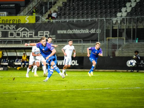 02.10.2026, xwppx, Fussball Regionalliga Suedwest, SV Sandhausen - 1.FC Kaiserslautern II v.l. Oleg Skakun (1. FC Kaiserslautern II) vergibt Elfmeter